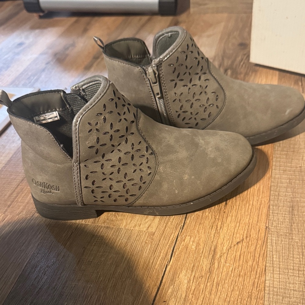 OshKosh B'gosh Taupe Cut-Out Ankle Boots